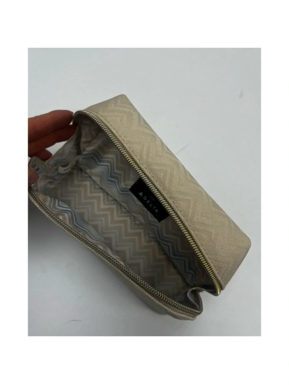 Missoni  for delta Cream Chevron gold Logo Cosmetic Case vacation
